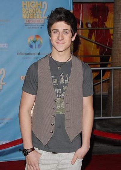 jbashleylove_e_inte_david_henrie_sooooot.jpg